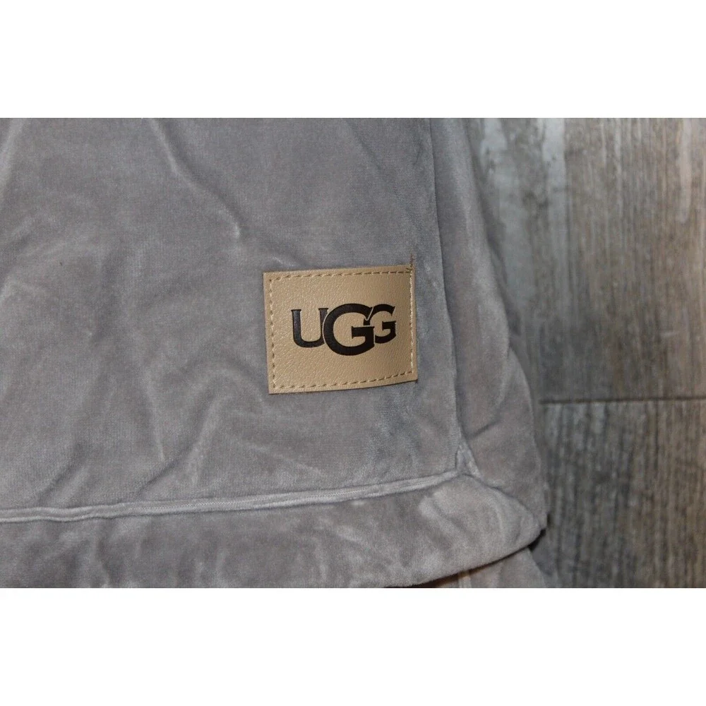 UGG avery reversible
